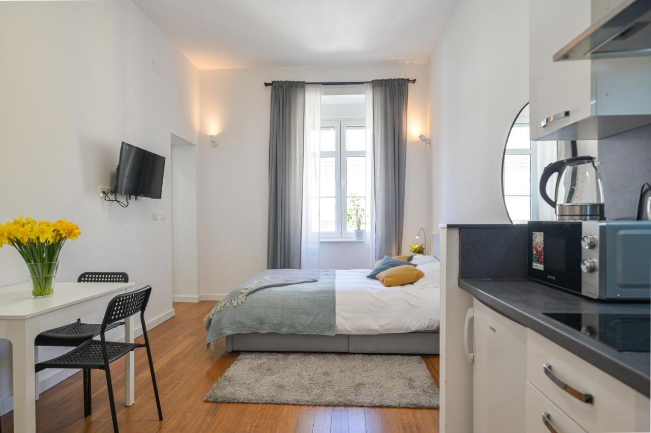 Berry Berry Studio Apartment Загреб Екстериор снимка