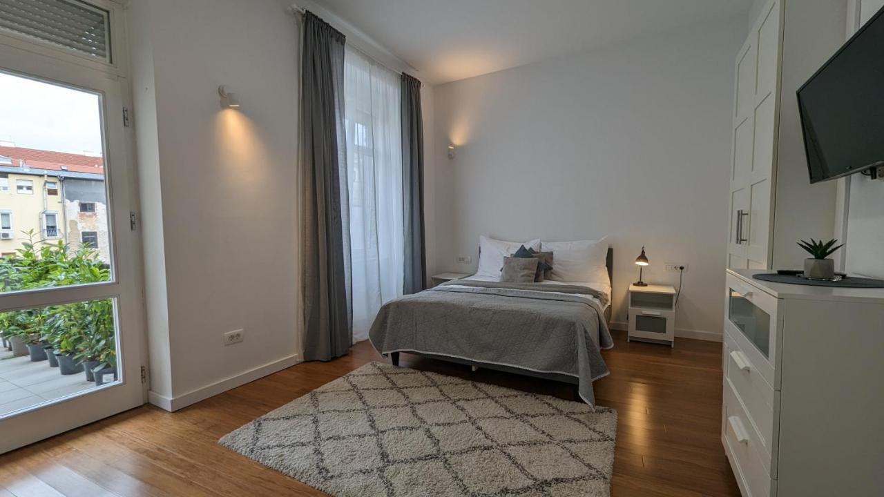 Berry Berry Studio Apartment Загреб Екстериор снимка